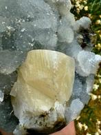 Prachtige grote calciet in blauw chrysoprase Kristal op