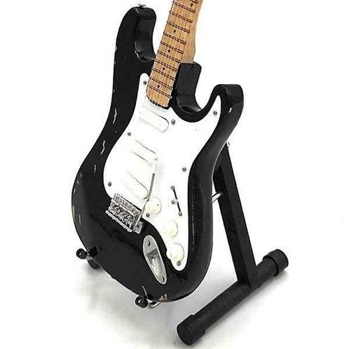 Miniatuur Fender Stratocaster gitaar met gratis standaard, Verzamelen, Film en Tv, Beeldje, Replica of Model, Nieuw, Verzenden