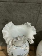 Vaas (2) - Opaline glas - Een paar vazen uit de 19e eeuw.