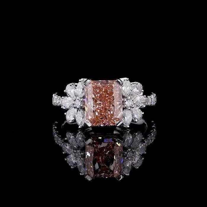 Ring - 14 karaat Witgoud - 4.35ct. tw. Roze Diamant (Fancy, Handtassen en Accessoires, Ringen