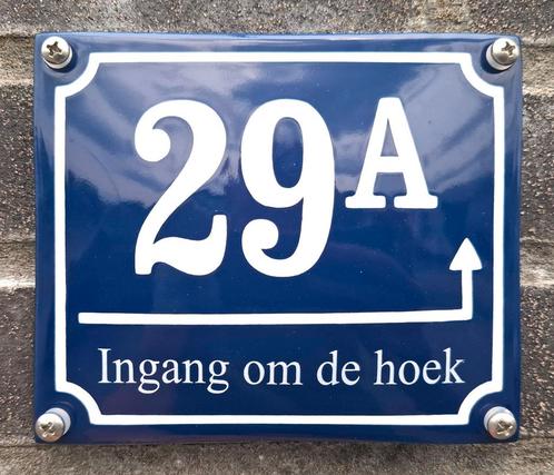 Huisnummer met naam en pijl 14x12 cm, Verzamelen, Merken en Reclamevoorwerpen, Verzenden