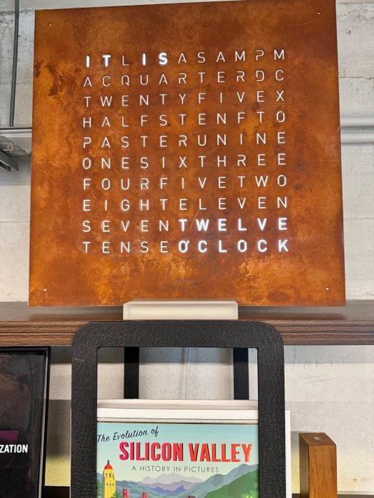 Klok - Qlocktwo - Metaal - 2010-2020, Antiek en Kunst, Kunst | Designobjecten