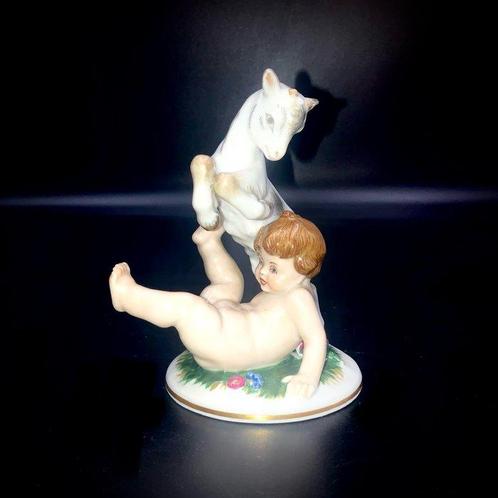 Prof. Albin Döbrich - Augarten Wien - Putto with Kid - ca, Antiek en Kunst, Antiek | Glaswerk en Kristal