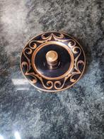 Jacques DOUAU - Boîte à biscuits - Dinanderie - Signée -, Antiek en Kunst