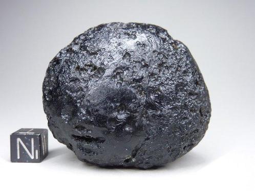 Tektiet / China met schlieren - 107 g, Verzamelen, Mineralen en Fossielen