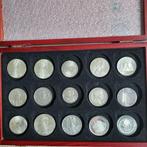 Wereld. Lot of 15 silver coins in an elegant box. 1920 -1980