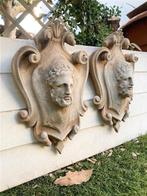 Figuur - Friezen met heraldiek, Griekse hoofden, gesmolten, Antiek en Kunst