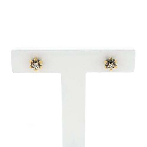 Gouden florale oorstekers met diamant; 0,04 ct. | Vintage, Handtassen en Accessoires, Oorbellen, Overige kleuren, Gebruikt, Met edelsteen