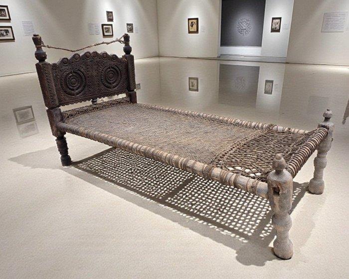 Antiek bed Swatvallei - Hout, Leder - Pakistan - 19e-20e, Antiquités & Art, Art | Art non-occidental