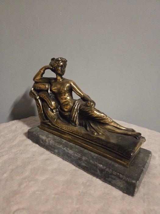 Sculpture, Aphrodite Laying Copper Plated Greek Sculpture on, Antiek en Kunst, Curiosa en Brocante