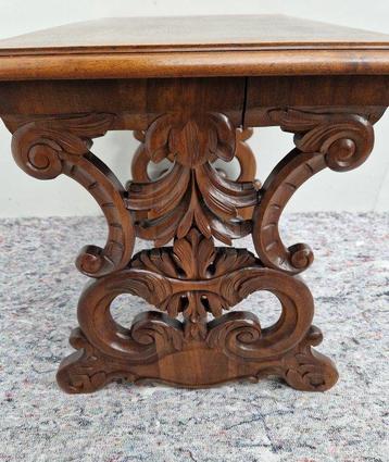 Gescupteerd Frans Notenhout Side tafel of Bankje - Table