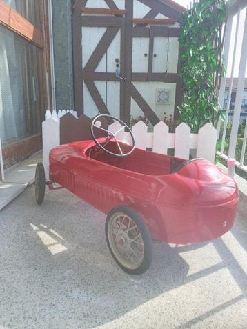 Unknown Manufactuer - Trapauto - Classic Red Pedal Car -