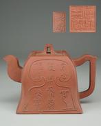 Bell-shape  - Yixing Teapot -  (Gen Nan) - China - Qing