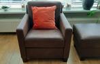 Leren fauteuil met houten poten - met hocker - bruin leer, Ophalen of Verzenden