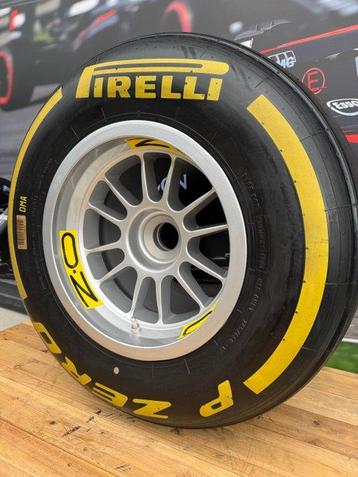 Wiel compleet met band - Formule 1 Pirelli - O.Z. *** NO beschikbaar voor biedingen