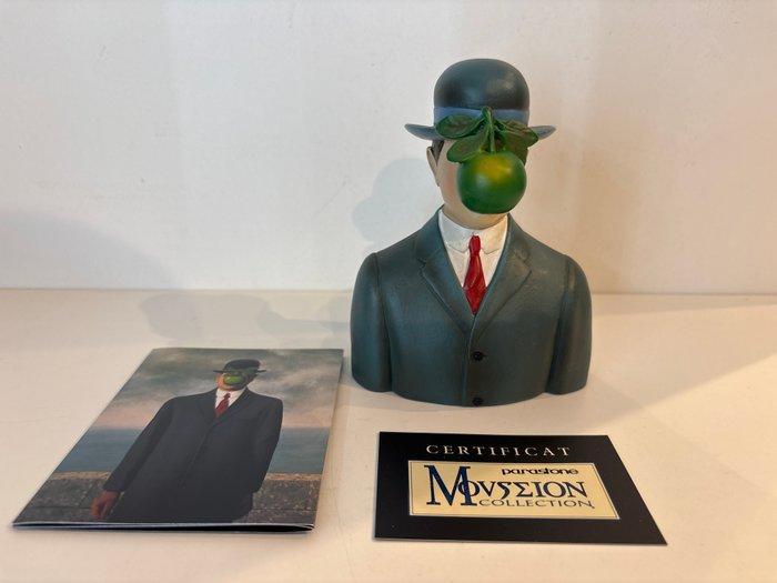 ② Parastone DAprès René Magritte sculptuur, Le Fiils de