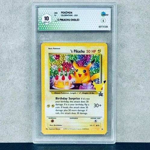 Pokémon Graded card - Birthday Pikachu Holo #24 Celebrations, Hobby en Vrije tijd, Verzamelkaartspellen | Pokémon