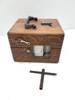 Duivenklok - Hout, Metaal - 1940-1950 - Robert Plasschaert