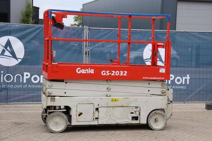 Veiling: Schaarlift Genie GS-2032 Elektrisch 8m 2013, Zakelijke goederen, Machines en Bouw | Liften, Steigers en Ladders, Ophalen