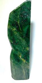 -GEEN RESERVE- Jade Nephrite Vrijvormige Beeldhouwwerk