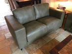 Leren 2-zits bank met stalen poten - groen leer, Antiek en Kunst, Ophalen of Verzenden