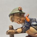 Goebel - Beeldje - Hummel #201 3/0 - Retreat to Safety -