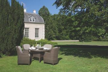 4 Seasons Outdoor Brighton dining set met Victoria tafel beschikbaar voor biedingen