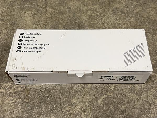Veiling - 2x DeWalt brads 45mm 4000-pack gegalvaniseerd, Doe-het-zelf en Bouw, IJzerwaren en Bevestigingsmiddelen