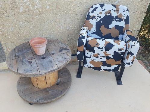 Fauteuil - Fer, Textile - Du cinéma des années 1970, Antiek en Kunst, Curiosa en Brocante