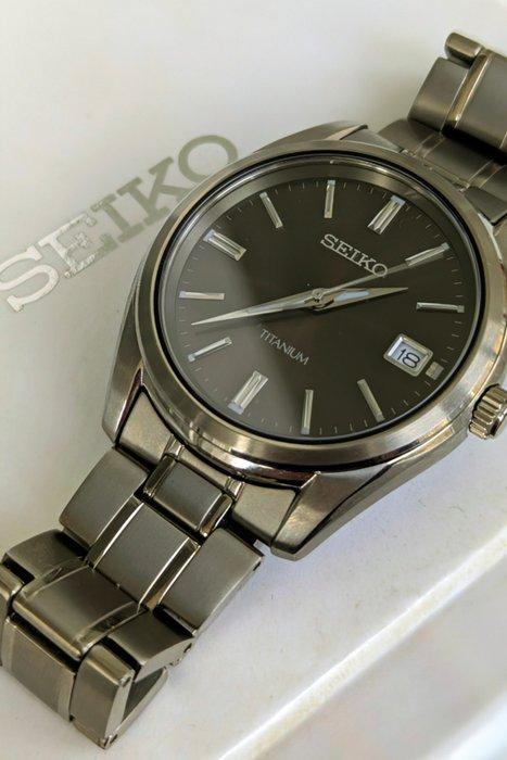 Seiko - Essentials Titanium - Zonder minimumprijs - SUR375P1, Handtassen en Accessoires, Horloges | Antiek