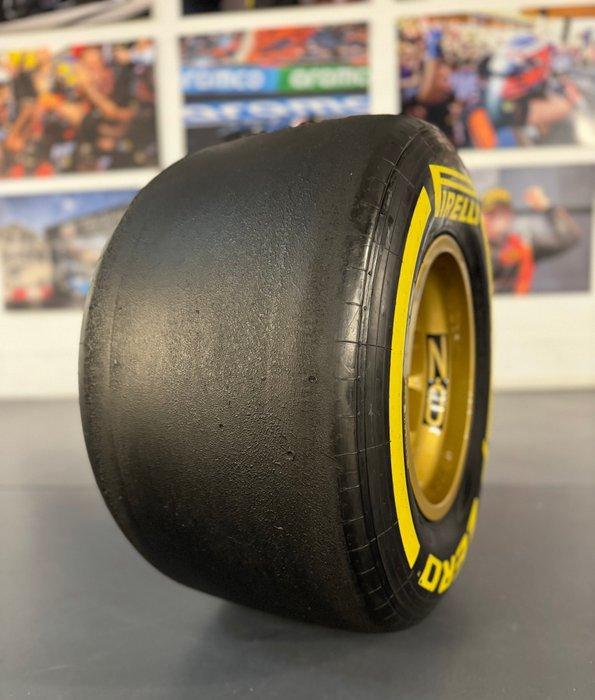 Wiel compleet met band - Formule 1 - Pirelli - O.Z *** NO, Collections, Marques automobiles, Motos & Formules 1