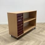 Tweedehands verrijdbare houten schoolkast, vv 1 legborden en, Gebruikt