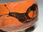 Kyoto Ware Aka Raku Chawan with Snail and Ancient Script, Antiek en Kunst
