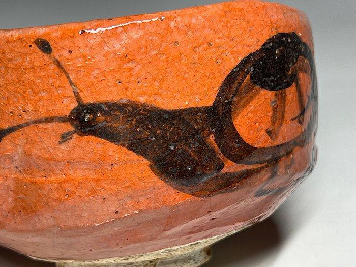 Kyoto Ware Aka Raku Chawan with Snail and Ancient Script, Antiek en Kunst, Antiek | Overige Antiek