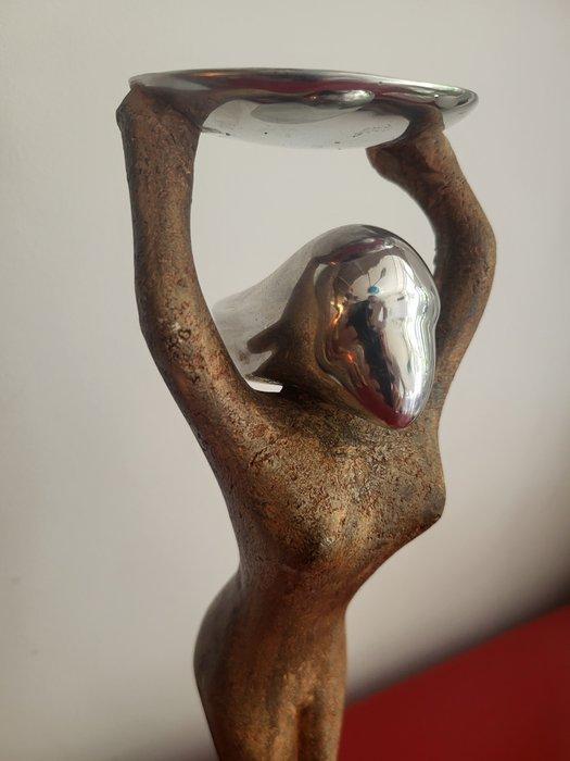 sculptuur, Vrouwenbeeldje met chromen hoofd en schaal - 32, Antiek en Kunst, Curiosa en Brocante