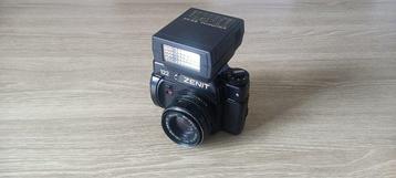 KMZ Krasnogorsk Zenit 122 + Helios 44m-5 2/58mm + Flash, Nieuw
