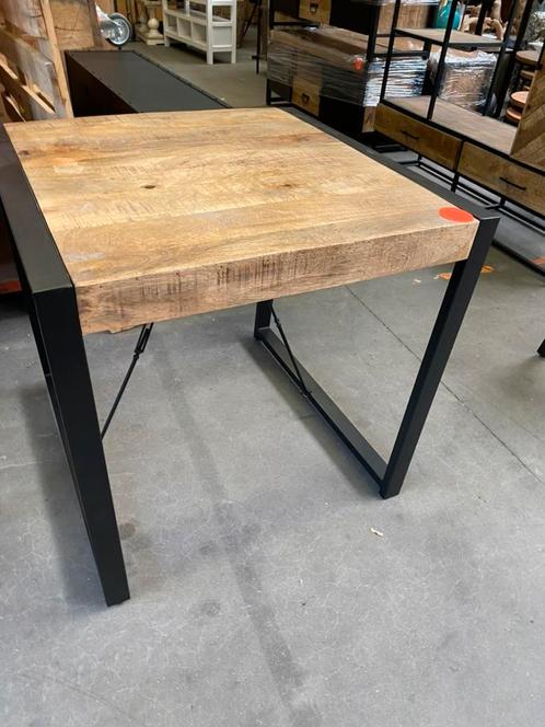 Britt eettafel 80/80 mangohout (nieuw, outlet), Huis en Inrichting, Tafels | Eettafels, Nieuw