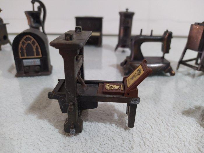 Collectie van memorabilia - Metalen miniaturen - playme, Antiek en Kunst, Antiek | Speelgoed