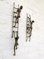 sculptuur, Wall art - climbing ladders - 42 cm - Brons