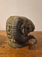 Beeld, Ram met gekrulde hoorns - 15 cm - Gepatineerd brons, Antiek en Kunst