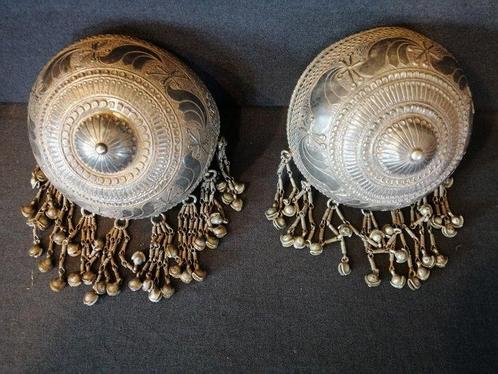 Lot van 2 chaunk (ook chank genoemd) gedragen door Gaddi, Antiek en Kunst, Kunst | Niet-Westerse kunst