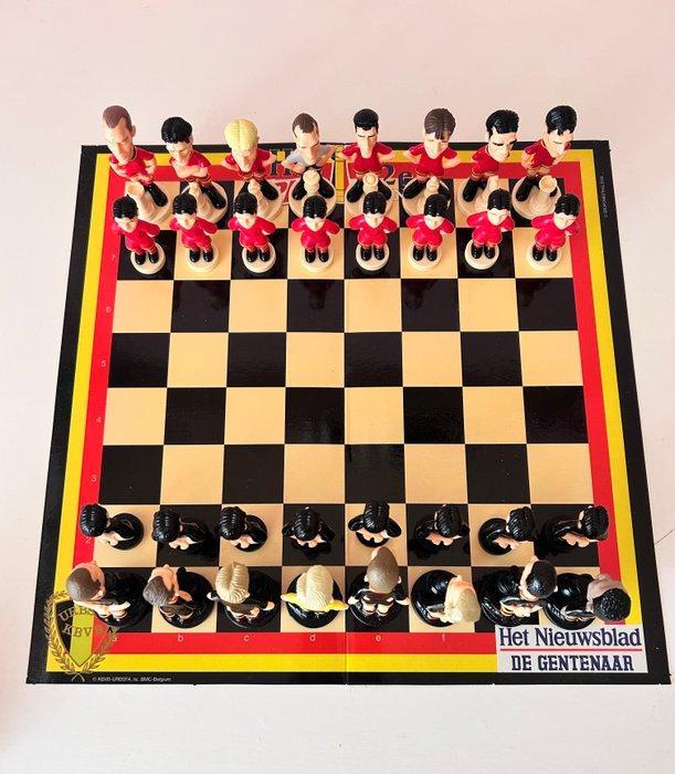 Figuur - Chess 3D Uniek Schaakspel Voetbalspelers België -, Antiquités & Art, Antiquités | Autres Antiquités