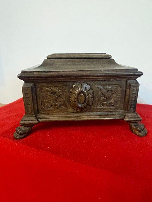 Cercueil - Coffre en bois de noyer à forme durne, Antiquités & Art, Antiquités | Autres Antiquités