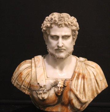 sculptuur, Busto di Adriano in marmo policromo, pregiato