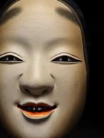 Zeer mooi Ko-omote masker, gesigneerd - Hout, Lak - Tasaki