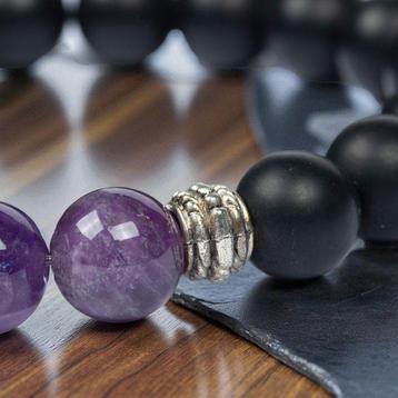De Vitaliteit: Licht en Schaduw Amethist en Zwarte Onyx –