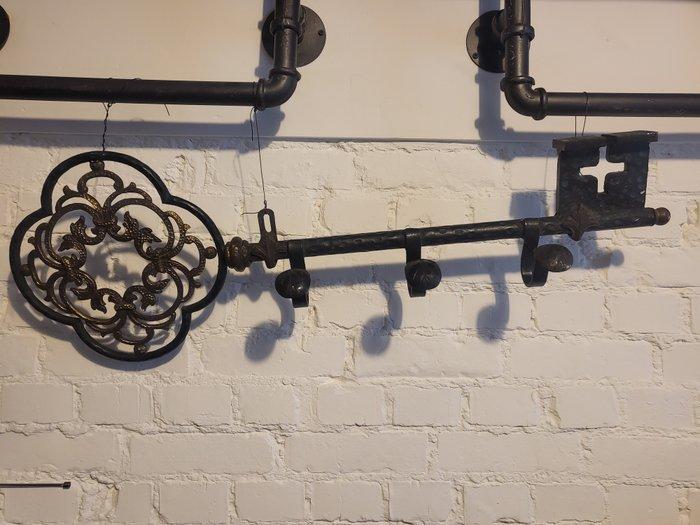 Kapstok - Smeedijzer - Smeedijzeren wand kapstok, Antiek en Kunst, Curiosa en Brocante