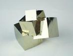 Pyrite Incroyable combinaison de cristaux cubiques - Hauteur