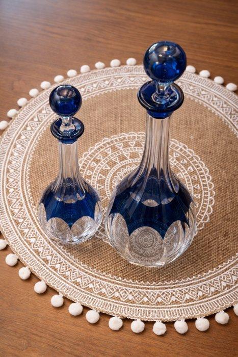 Verrerie fine - Karaf (2) - Kristal - Blauwe kristaloverlay, Antiquités & Art, Antiquités | Meubles | Tables