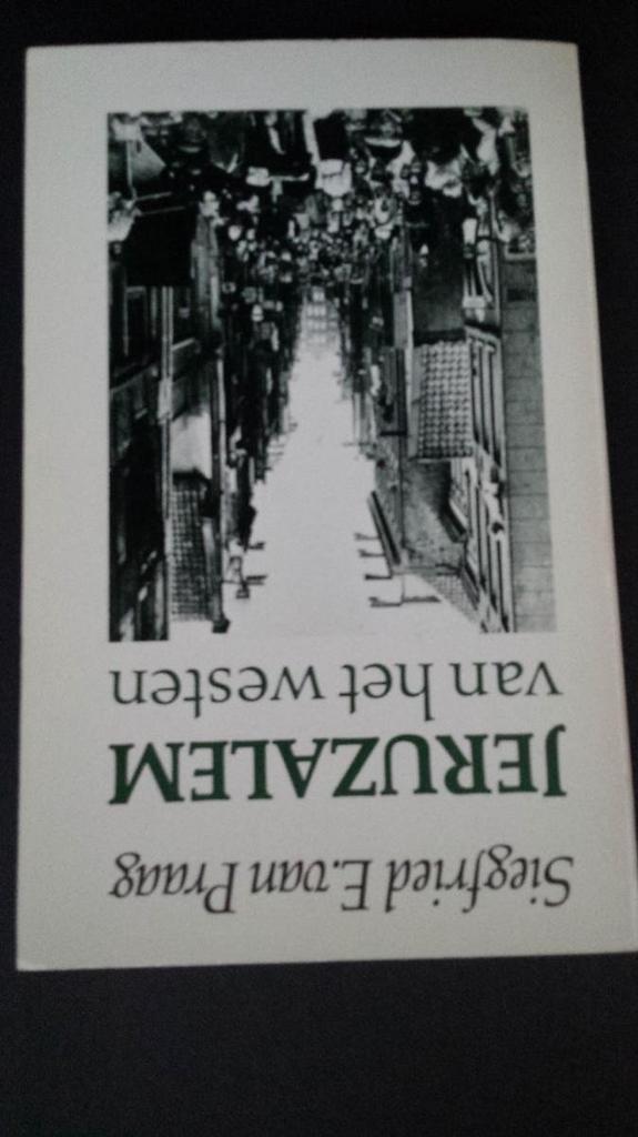 JERUZALEM VAN HET WESTEN 9789023656135 Praag, Boeken, Romans, Gelezen, Verzenden